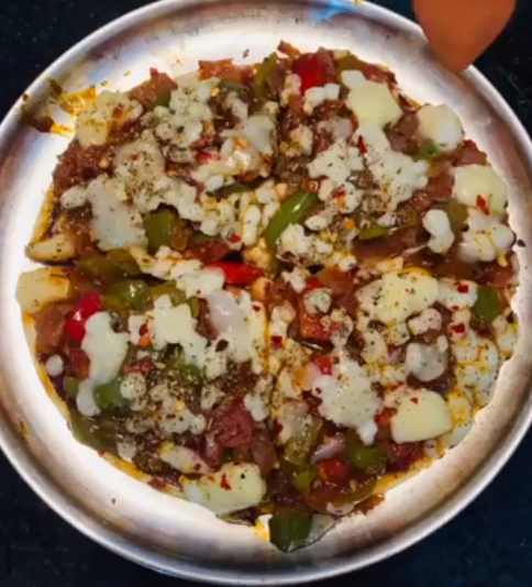 Street-style Veg Pizza